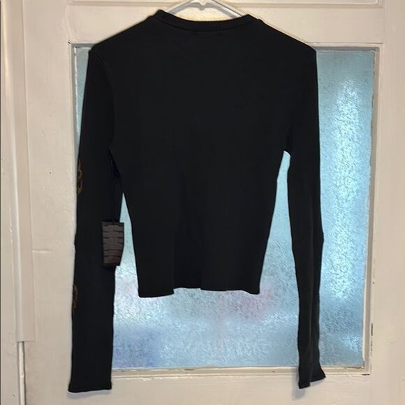 NWT Forever 21 Black Long Sleeve with Floral Patch On Sleeve Size Medium - Picture 9 of 9